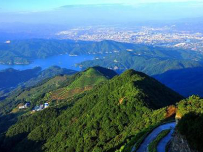 【河源、惠州】入住三百山熱泉河溫泉度假村、浸泡天然溫泉、河源匯豪國際酒店、那里花開主題公園、長津冰雪大世界、畬族風情黃龍巖、福源果場枇杷任摘任吃、夜觀新豐江音樂噴泉三天游