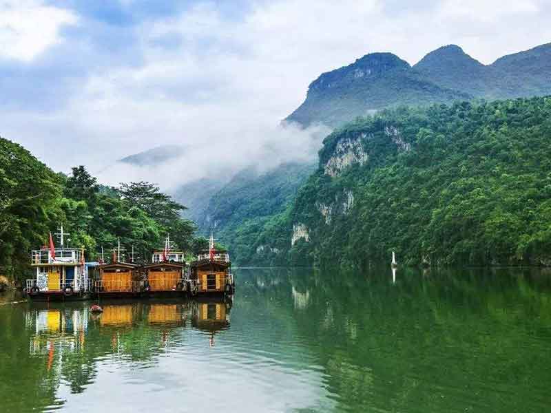 【連州】游覽“詩畫走廊”湟川三峽、賞油菜花、中國洞河奇觀之稱-5A景區連州地下河、觀賞瑤族篝火晚會、紅不讓百菇園二天游