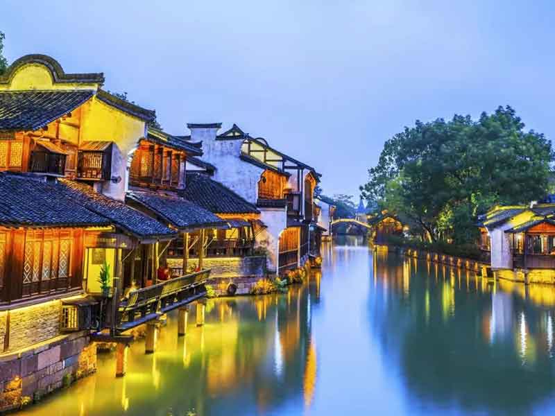 【華東五市】 【華東經典】-杭州船游西湖、太子灣賞花、宋城主題樂園、蘇州園林、靈山大佛景區、七里山塘夜游船 、烏鎮水鄉雙飛6天
